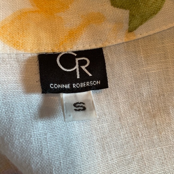 CR Floral Button Down Shirt: Small - Picture 3 of 3